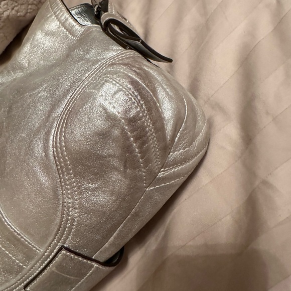 Rare silver leather buckle coach shoulder bag - Picture 10 of 14